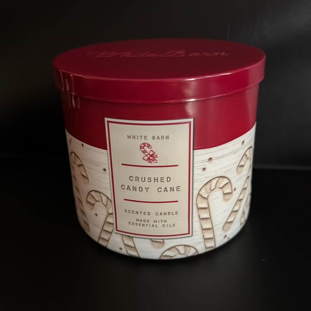 NEW: CRUSHED CANDY CANE - Winter Bath & Body Works Candle Holiday Peppermint - Picture 1 of 10